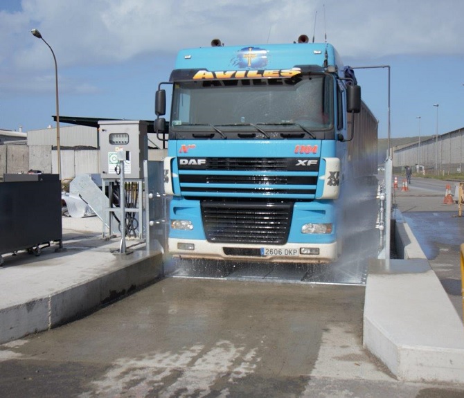 Camion spalat si dezinfectat
